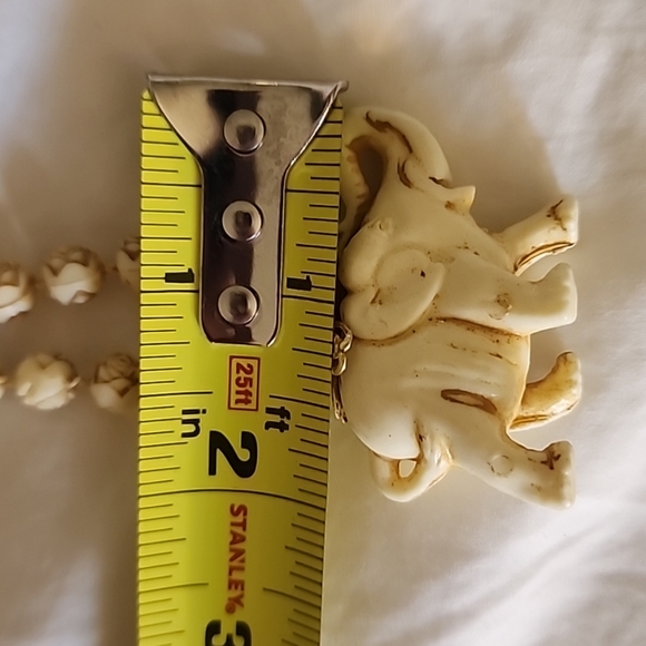 Retro Boho Resin Beaded Elephant and carved roses Necklace. - Picture 7 of 11